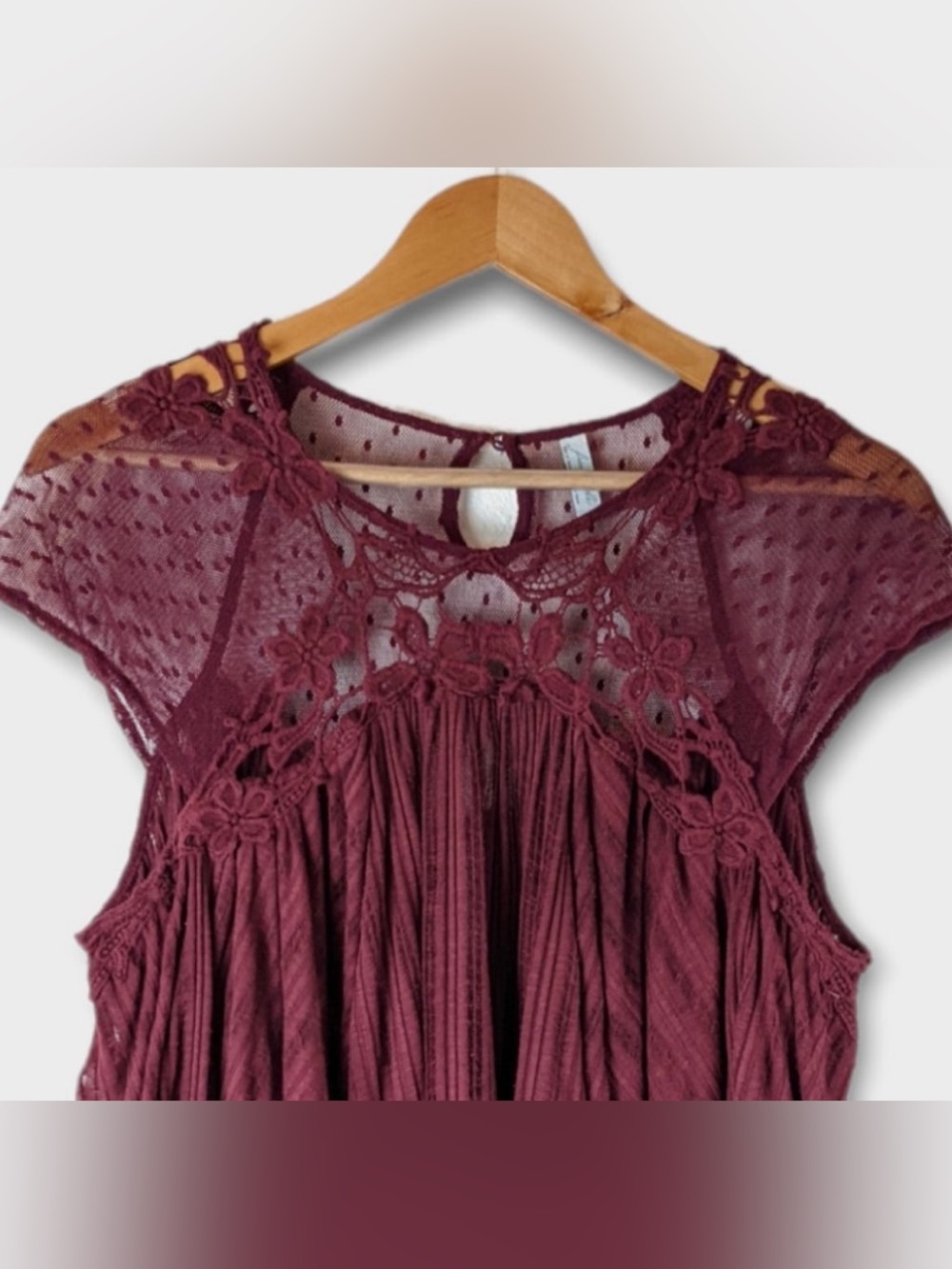 Free People ‘Stars Align’ Sheer Swiss Dot Swing Top in Wine Red size Small - Picture 8 of 13